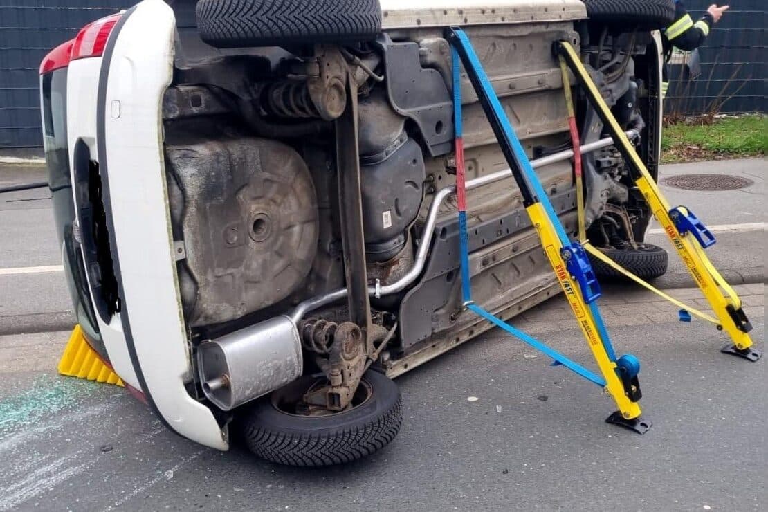 Zwei Verkehrsunfälle in Dinslaken beschäftigen die Feuerwehr