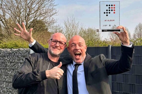 Unheilig feiert mit „Liebe Glaube Monster“ Platz eins der deutschen Album-Charts.