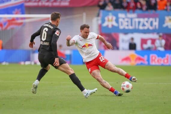 Leipzigs Spieler jubeln nach dem entscheidenden Tor von Yan Diomande gegen Gladbach.