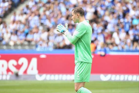 Hertha BSC siegt 1:0 gegen Dynamo Dresden; entscheidendes Eigentor als Schlüsselmoment.