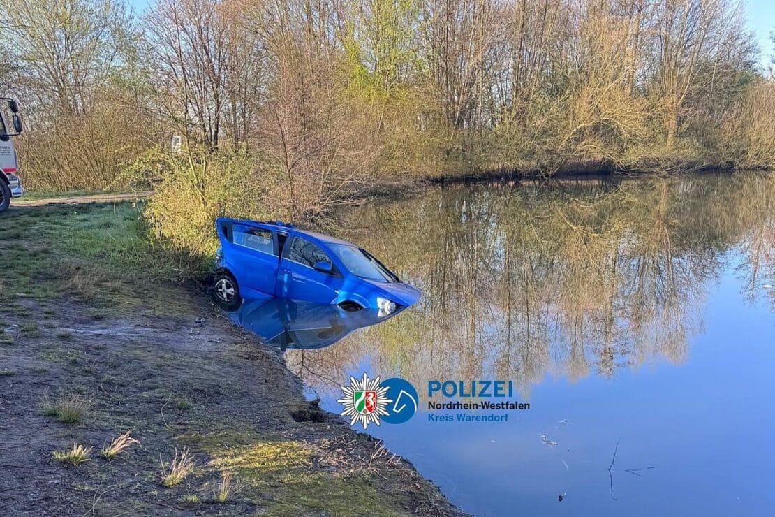 Auto landet in Sendenhorster Teich