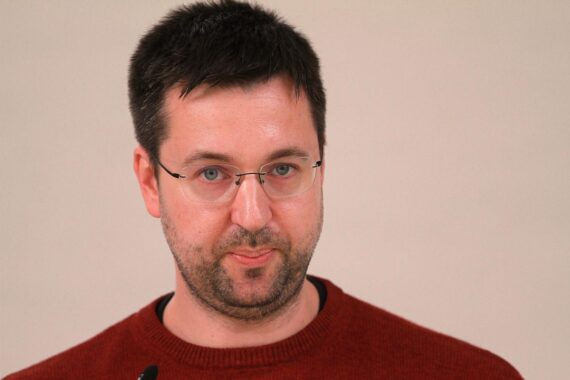 Eric Recke warnt vor Risiken der Rüstungsfokussierung für den sächsischen Arbeitsmarkt.