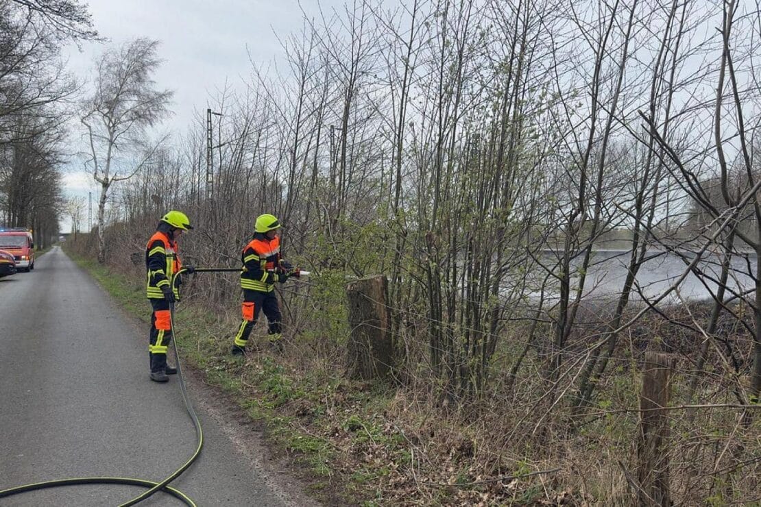 Böschungsbrand an Bahnstrecke zwischen Rotenburg und Lauenbrück