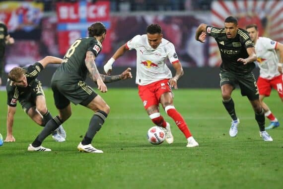 Leipzig jubelt über 3:1-Sieg gegen Union Berlin im Bundesliga-Spiel, klare Dominanz sichtbar.