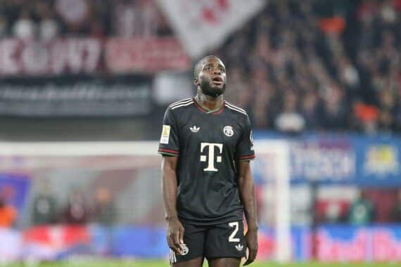 Ein spannendes Fußballspiel zwischen PSG und Bayern München, mit aufregenden Toren und Emotionen.