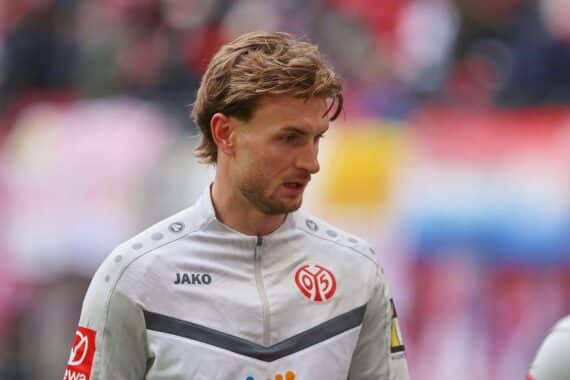 Mainz 05 feiert 2:0-Sieg gegen Racing Strasburg im Conference-League-Viertelfinale.