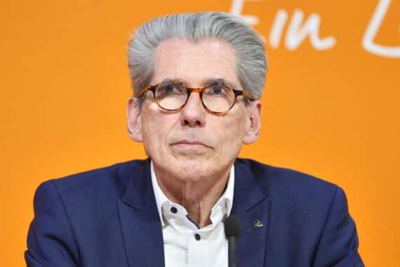 Andreas Storm kritisiert Pflegereform, drohende Armutsfalle für Heimbewohner.