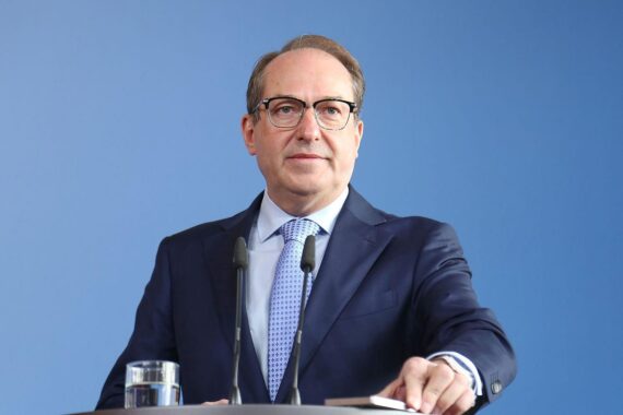 Alexander Dobrindt spricht besorgt über die Nervosität in der Bundesregierung und Stilvorwürfe.