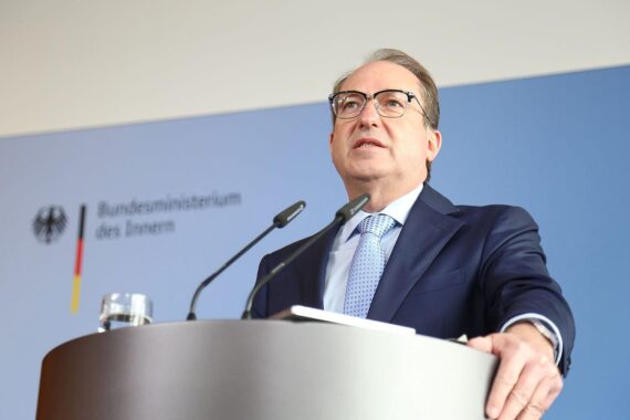 Alexander Dobrindt spricht über digitale Ermittlungsbefugnisse und Einsatz von Künstlicher Intelligenz.
