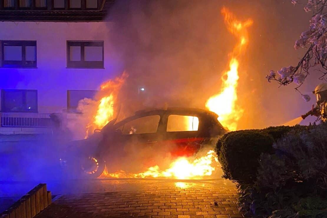 Elektroauto gerät in Bad Breisig in Vollbrand