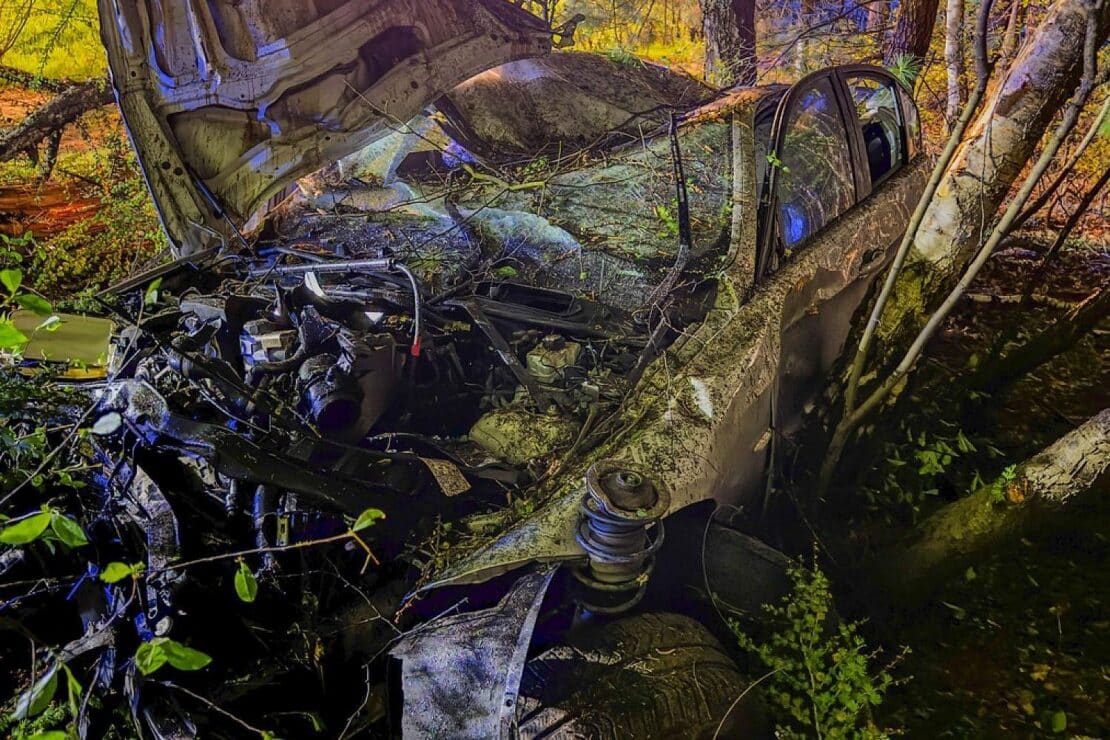 Fahrer überlebt schweren Autobahnunfall bei Wildeshausen und befreit sich selbst