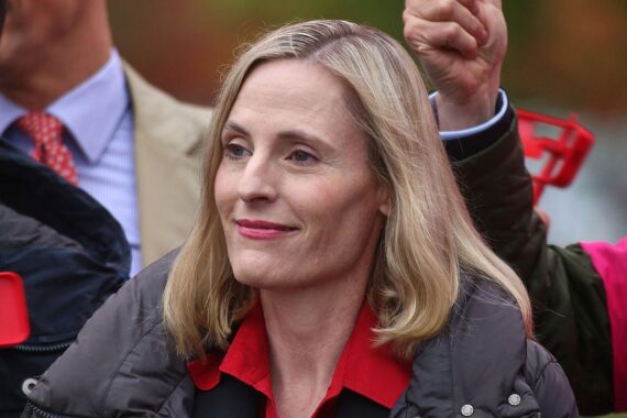 Marie-Christine Ostermann spricht mit Entschlossenheit über wirtschaftliche Reformen und Herausforderungen.