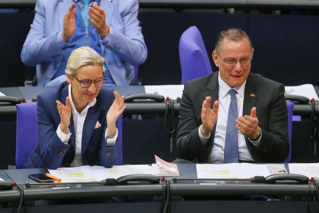 Forsa: AfD weiter vorn – Merz-Zufriedenheit verharrt auf Tiefstand