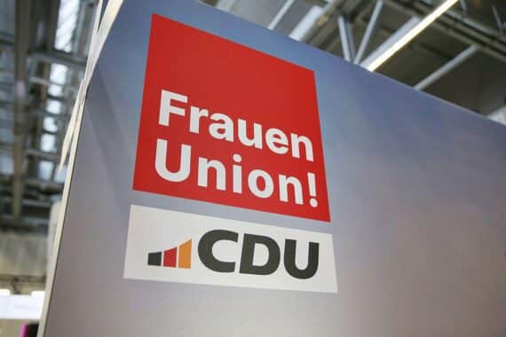 Frauen Union fordert besseren Schutz gegen Deepfake-Angriffe auf Frauen in der CDU-Fraktion.
