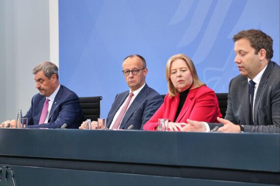 Pressekonferenz zur Regierungskoalition, Reformen und Entlastung in Berlin am 13.04.2026.