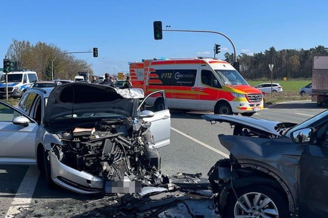 Frontalzusammenstoß auf B474 bei Dülmen verletzt zwei Personen