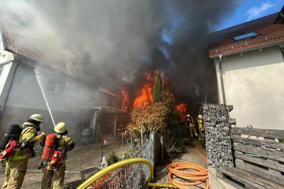 Garagenbrand greift auf Wohnhaus in Böblingen über