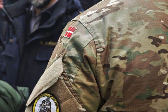 Dänische Soldaten in Grönland, symbolisieren europäische militärische Eigenständigkeit und Verteidigungsbereitschaft.