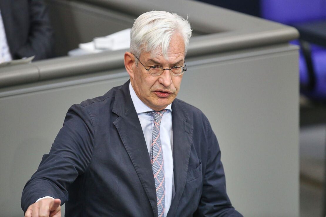 Haushaltsberatung: Middelberg fordert "mehr Ehrgeiz beim Sparen"