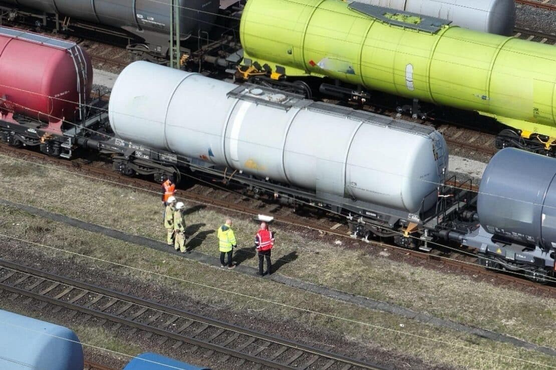 Kerosinaustritt bei Bahn in Lehrte löst Großeinsatz aus