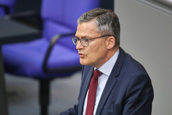 Roderich Kiesewetter diskutiert europäischen Sicherheitsansatz und Strategiewechsel in Berlin.