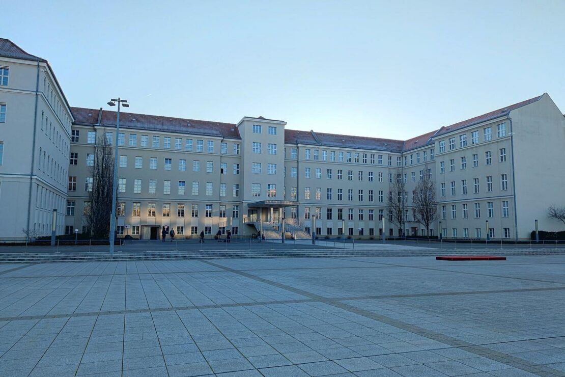 Kontroverse um neue Sicherheitsmaßnahmen im Verteidigungsministerium