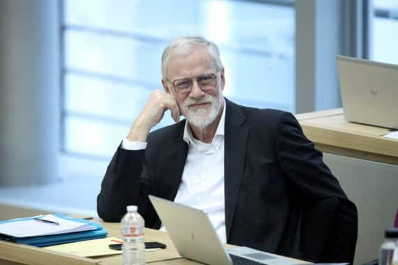 Rainer Robra eröffnet Industriekultur-Tag in Dessau-Roßlau, überreicht Förderbescheide für innovative Projekte.