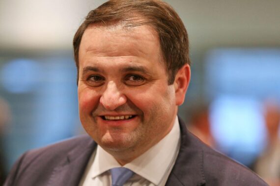 Nathanael Liminski spricht zur CDU über Abgrenzung von der AfD und Kritik an Trump.