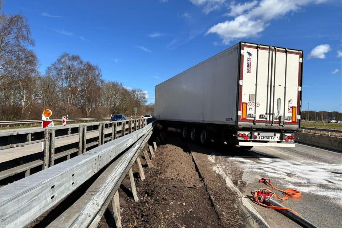 Lkw-Unfall auf A1 bei Wildeshauen führt zu Diesel-Austritt