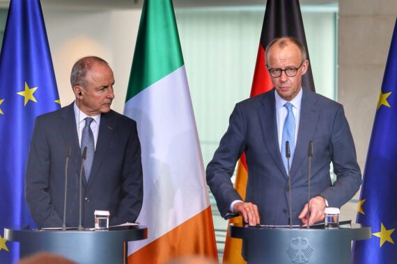 Micheál Martin und Friedrich Merz diskutieren EU-Finanzrahmen und Wettbewerbsfähigkeit in Berlin.