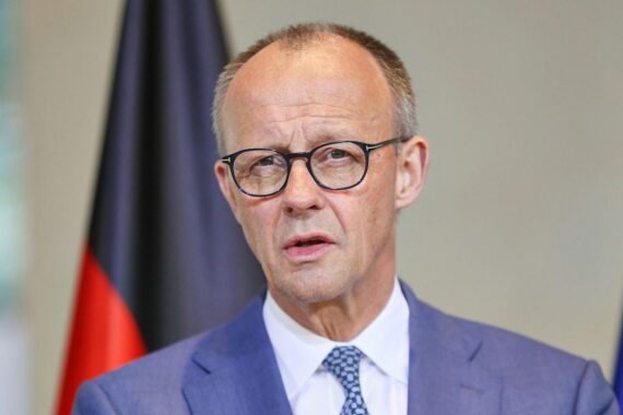 Bundeskanzler Merz und europäische Staatschefs diskutieren Sicherheitsmission in der Straße von Hormus.