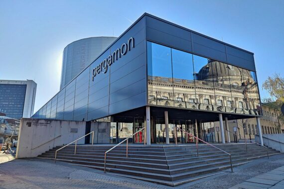Öffnung des Pergamonmuseums 2027 mit Pergamonaltar und temporären Schließungen bis 2037.