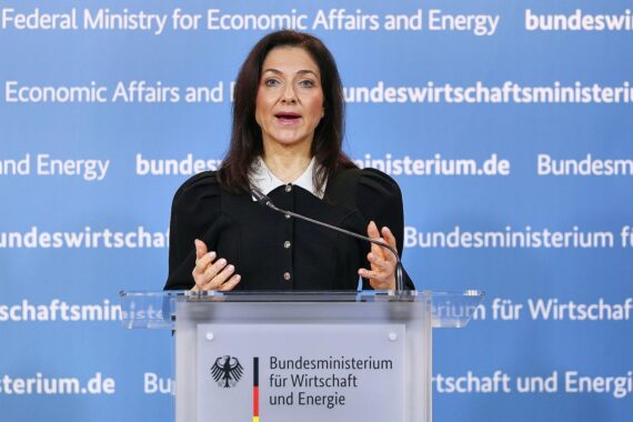 Katherina Reiche fordert Reformen des Sozialstaats zur Stabilität der Beiträge in Deutschland.