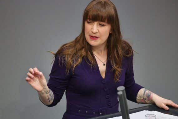 Heidi Reichinnek spricht über Antisemitismus, Palästinasolidarität und die AfD in Berlin.