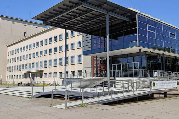 Modernisierung der sächsischen Verwaltung: effiziente Strukturen, Digitalisierung, Behördenbündelung und Fachkräfteförderung.