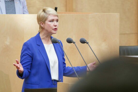 Manuela Schwesig fordert Sonderkonferenz zur Energiekrise mit Kanzler Merz zur Bürgerentlastung.
