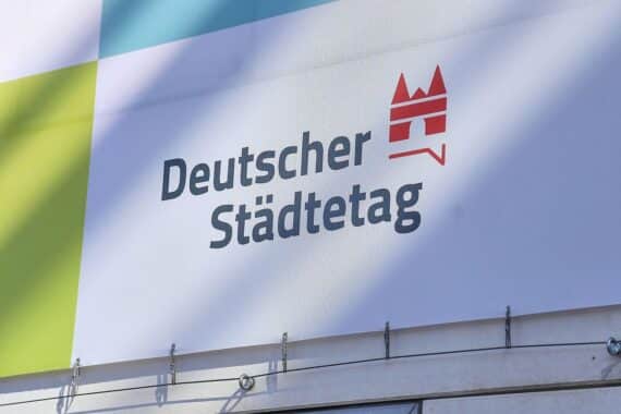 Syrische Fachkräfte in Deutschland: Integration, Arbeitsmarkt und zukünftige Regelungen stehen im Fokus.