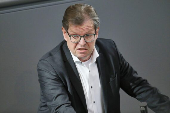 Ralf Stegner spricht über politische Konflikte zwischen SPD und CDU in Berlin.