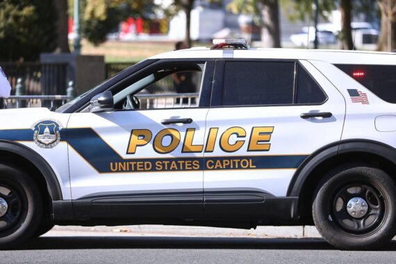 US-Polizei sichert Szene nach Anschlag während des White House Correspondents' Dinner in Washington D.C.