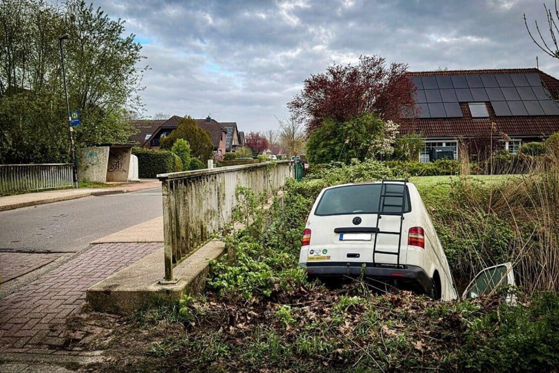 Unfallflucht in Jever: Transporter im Hookstief gefunden