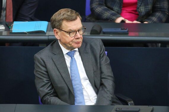Wadephul zeigt sich prinzipiell bereit zu Absicherung von Seewegen