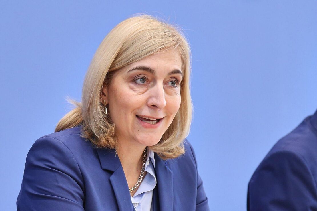 Warken stellt GKV-Sparpaket vor