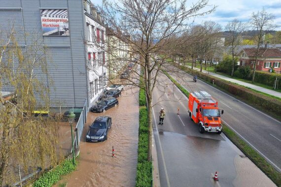 Wasserrohrbruch in Baden-Baden legt B500 lahm