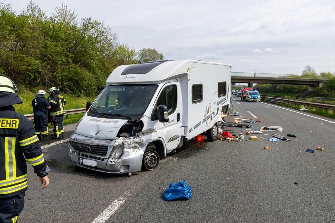 Zwei Verletzte nach Unfall zwischen Wohnmobil und Pkw auf A2 bei Porta Westfalica