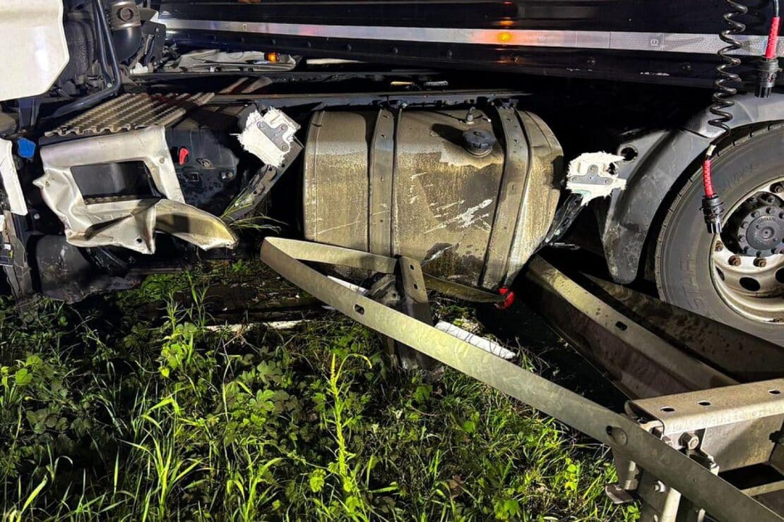 500 Liter Diesel nach LKW-Unfall am Hildener Kreuz ausgelaufen