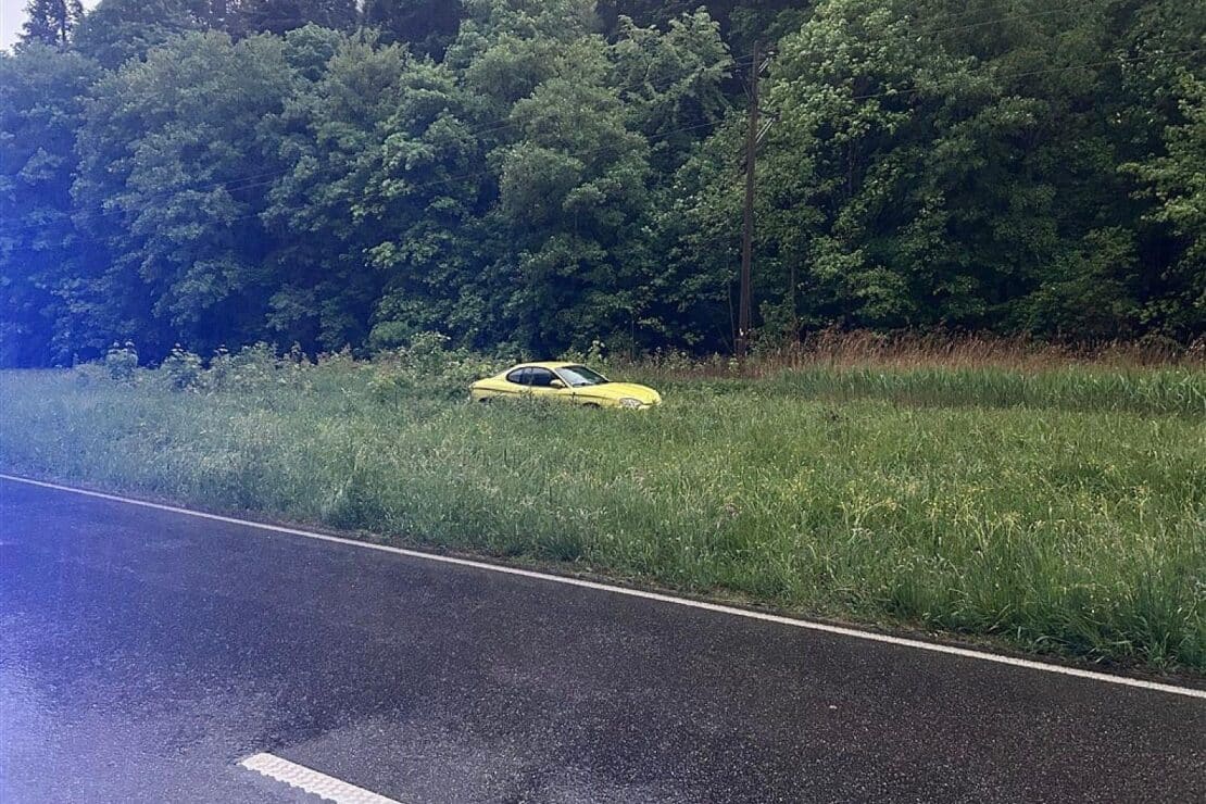 84-Jährige kommt mit Hyundai auf Grünstreifen zum Stehen