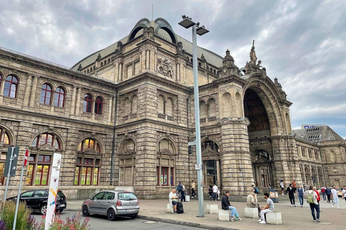 Aggressiver Mann greift Sicherheitsmitarbeiter im Nürnberger Hauptbahnhof an