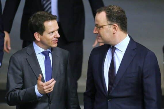 Jens Spahn und Martin Plum diskutieren über die neue Justiziar-Position der Unionsfraktion im Bundestag.