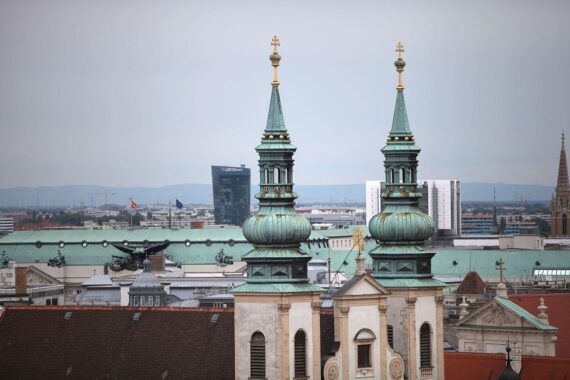 Siegerin Dara aus Bulgarien feiert den Eurovision-Sieg mit "Bangaranga" in Wien.