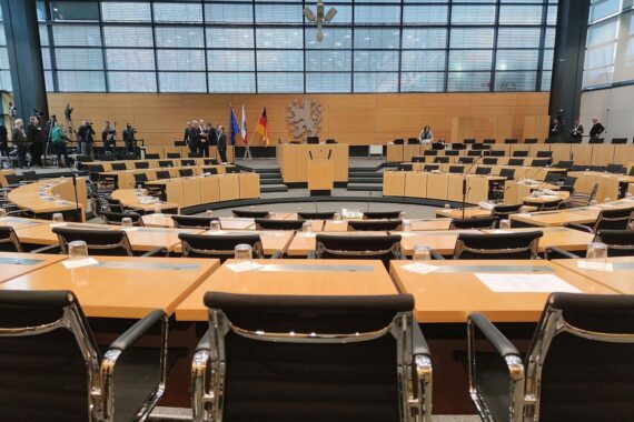 Thüringer Landtag: Antrag für stärkere Erinnerungskultur zu Opfern von Krieg und Gewaltherrschaft.